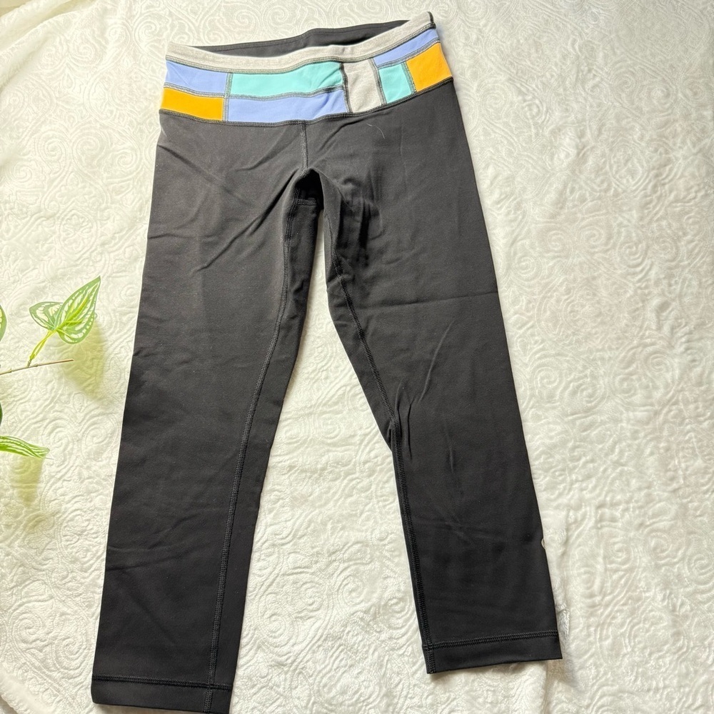 Lululemon Black Leggings Colorblock Waistband Size 4
